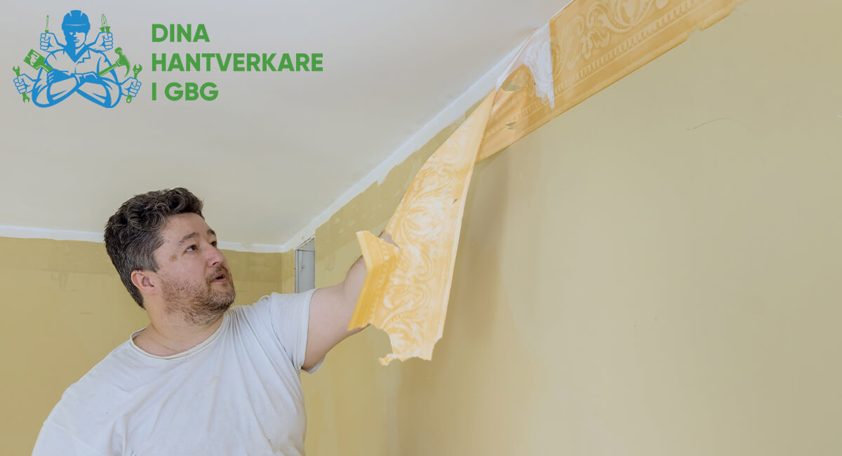 Avlägsna tapeter genom att blöta väggen